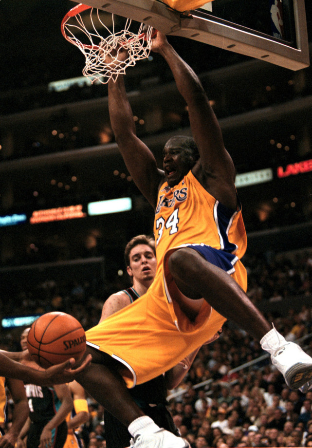 Shaquille O'Neal segna 61 punti in tre quarti